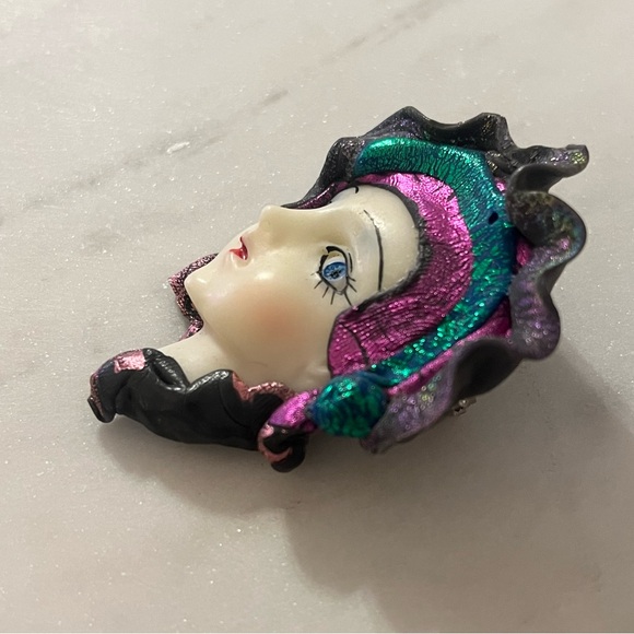 VTG Art Deco Lady Face Head Brooch Pin With Metallic Hat Accents - Picture 7 of 16